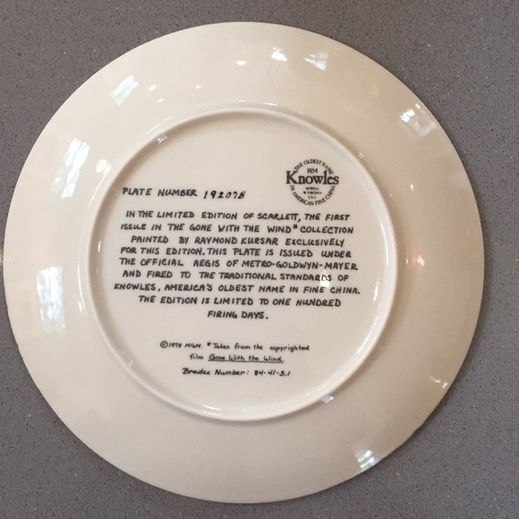 “Scarlett” commemorative plate by Raymond Kursar - Picture 2 of 2
